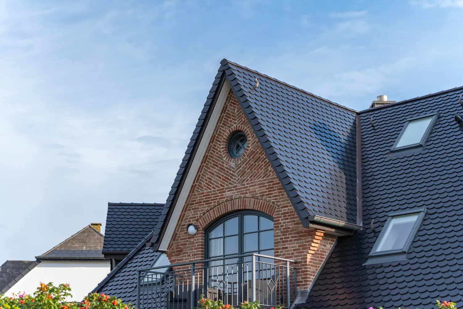 What Is Considered a Steep Roof? A Homeowner’s Guide